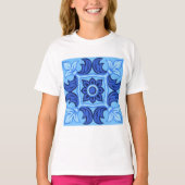 Blaues Blumenmuster Vintages Mittelmeer T-Shirt (Vorderseite)