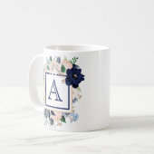 Blaues Blumenrosen-Monogramm Kaffeetasse (Vorderseite Links)