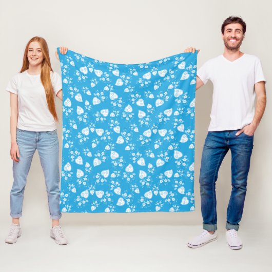 Blaues Blütenherz mit Blume Fleecedecke (Beispiel)