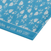 Blaues Blütenherz mit Blume Schneidebrett (Ecke)