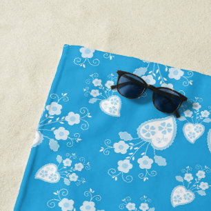Blaues Blütenherz mit Blume Strandtuch