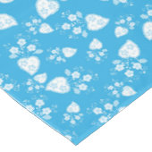 Blaues Blütenherz mit Blume Tischdecke (Schrägansicht)