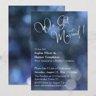 Blaues Bokeh-Licht & "We Got Married"-Typografie Einladung