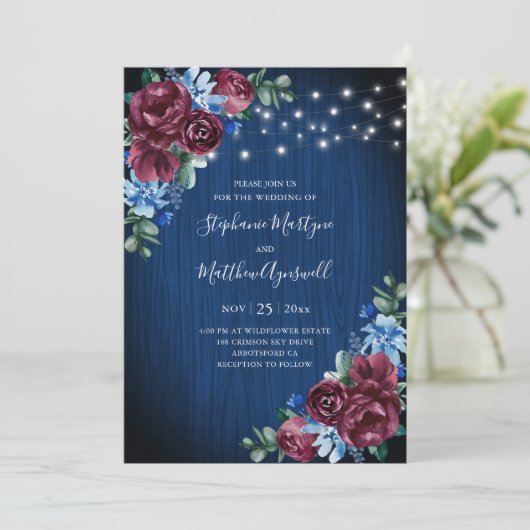 Blaues Burgundy String Lights Blumenhochzeit Einladung (Stehend Vorderseite)