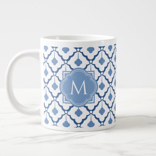 Blaues chinesisches Keramik-Muster mit Monogramm Jumbo-Tasse (Links)