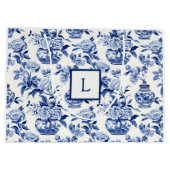 Blaues Chinoiserie-Monogramm Große Geschenktüte (Rückseite)