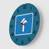 Blaues Einbahnstraßenzeichen Große Wanduhr (Winkel)