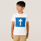 Blaues Einbahnstraßenzeichen T-Shirt (Vorne ganz)