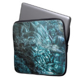 Blaues Eis einer Eishöhle, Island Laptopschutzhülle (Vorderseite Links)