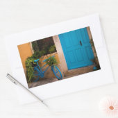 Blaues Fahrrad und Tür im Sommer Rechteckiger Aufkleber (Umschlag)