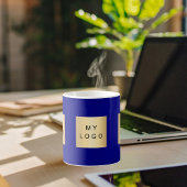 blaues Firmenlogo Kaffeetasse