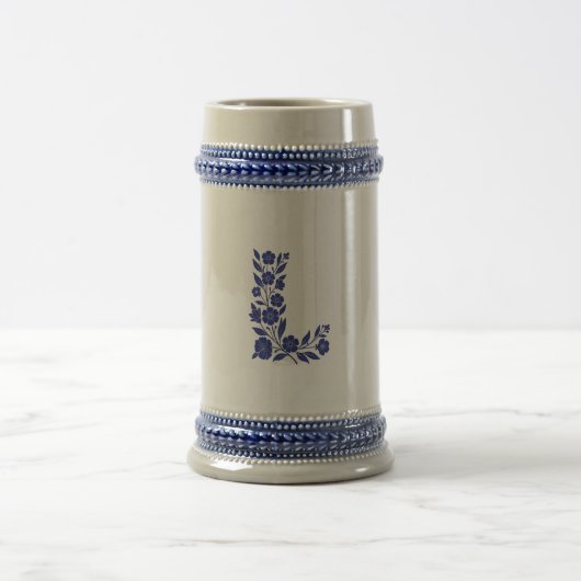 Blaues florales Buchstabe L Monogramm Kunst Tasse (Mittel)
