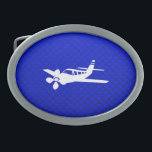 Blaues Flugzeug Ovale Gürtelschnalle<br><div class="desc">Sie werden die Liebe dieses coolen blauen Flugzeug-Pilot-Flugzeug Pilot-Aviatoren Design. Gut für Geschenke! Erhältlich als T-Shirts, Smartphone-Gehäuse, Mousepads, Schlüsselanhänger, Poster, Karten, elektronische Cover, Laptop / Notebook-Ärmel, Kappen, Tasse und mehr! Besuchen Sie unsere Website für ein individuelles Geschenkgehäuse für Samsung Galaxy S3, iPhone 5, HTC vivid / Raider 4 G, Kindle...</div>