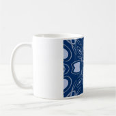 blaues gemustertes kaffeetasse (Links)