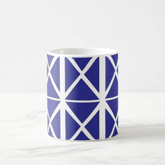 Blaues geometrisches Dreieck-Muster Kaffeetasse (Mittel)