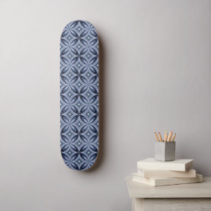 Blaues geometrisches Muster im Retro-Stil Skateboard