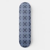 Blaues geometrisches Muster im Retro-Stil Skateboard (Vorderseite)