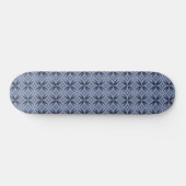 Blaues geometrisches Muster im Retro-Stil Skateboard (Horizontal)