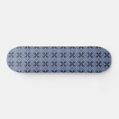 Blaues geometrisches Muster im Retro-Stil Skateboard (Horizontal)