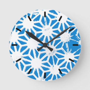 Blaues geometrisches Muster Runde Wanduhr