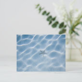 Blaues Gewässer mit Seestern Postkarte (Stehend Vorderseite)