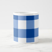 Blaues Gingham-Muster Jumbo-Tasse (Vorderseite)