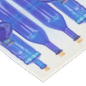 Blaues Glas Korkierte Flaschen Tischdecke (Schrägansicht)