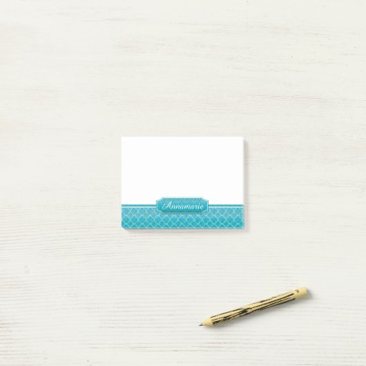 Blaues Grün-Aquarelle weißes Quatrefoil Monogramm Post-it Klebezettel (Auf Schreibtisch)