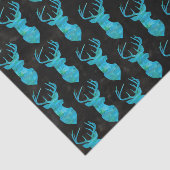 Blaues grünes Hirsch mit schwarzem Hintergrund Seidenpapier (Ausschnitt)