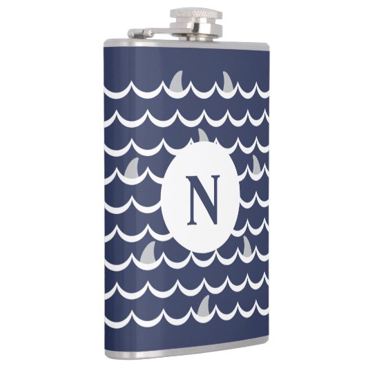 Blaues Hai-Fin-Monogramm-Tasse Flachmann (Rechts)