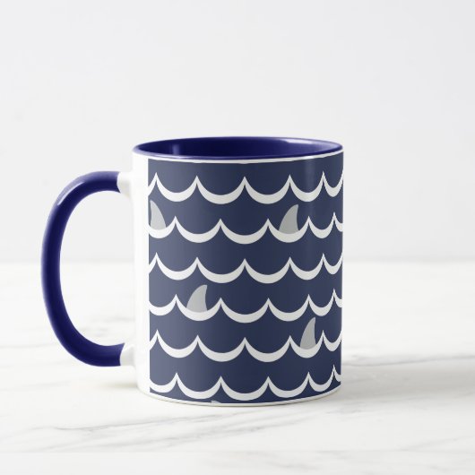 Blaues Hai-Fin-Monogramm-Tasse Tasse (Links)