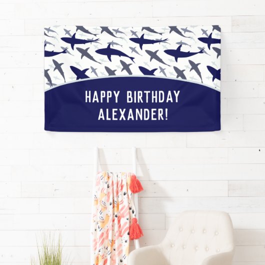 Blaues Hai Muster mit Name Boy Birthday Party Banner (Insitu)