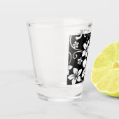 BLAUES HAWAII-MUSTER IN SCHWARZ SCHNAPSGLAS (Links)