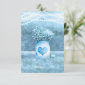 Blaues Herz im Einmachglas & Baby-Breath-Tischnumm Einladung (Stehend Vorderseite)