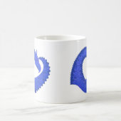 Blaues Herzdrachen in Weiß Kaffeetasse (Mittel)