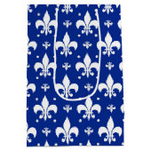 Blaues Hintergrund Fleur-de-lis-Muster Mittlere Geschenktüte (Rückseite)