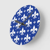 Blaues Hintergrund Fleur-de-lis-Muster Runde Wanduhr (Winkel)