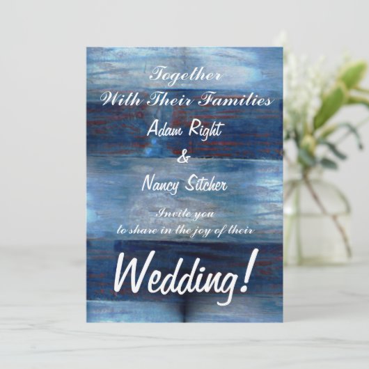 Blaues Holz, rustikale Hochzeit Einladung (Stehend Vorderseite)