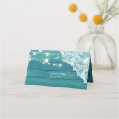 Blaues Holz, Spitzen- und String-Lights Hochzeit Platzkarte (Rückseite)