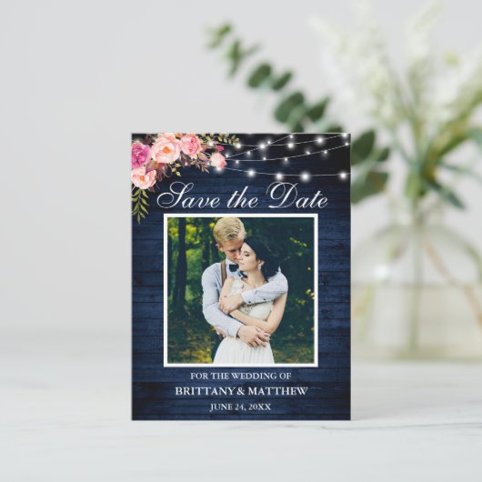 Blaues Holzleuchten Rosa Foto Save the Date Postkarte (Stehend Vorderseite)