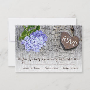 Blaues Hydrangea & Herz auf Holzhochzeit RSVP