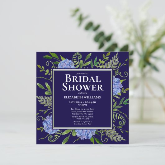 Blaues Hydrangeas-Brautparty Einladung (Stehend Vorderseite)