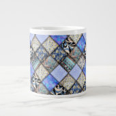 Blaues Imitat-Patchwork-Quiltmuster Jumbo-Tasse (Vorderseite)