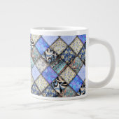 Blaues Imitat-Patchwork-Quiltmuster Jumbo-Tasse (Rechts)