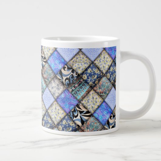 Blaues Imitat-Patchwork-Quiltmuster Jumbo-Tasse (Rechts)