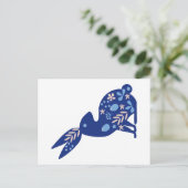 Blaues Kaninchen mit Blume Postkarte (Stehend Vorderseite)