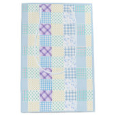 Blaues Karomuster Mittlere Geschenktüte (Vorderseite)