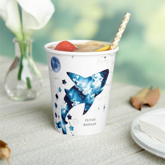 Blaues Kinderhai zum Geburtstag Pappbecher (In Situ)