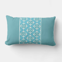 Blaues Kissen mit Fleur-de-Lis-Detail