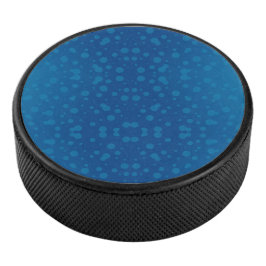 Blaues kreisförmiges Produkt mit einem Tupfenmuste Eishockey Puck